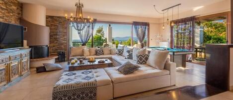 TV, fireplace, video games