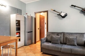 Fernseher, Tischtennisplatte