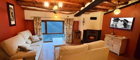 Télévision, cheminée