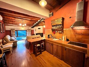 雪櫃、微波爐、焗爐、爐具