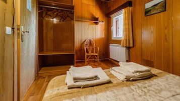 4 bedrooms, free WiFi, bed sheets