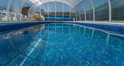 Apartment 'Valle De Juarros' with Private Pool, Private Garden and Wi-Fi