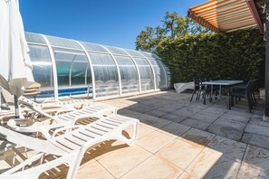 Outdoor dining - Apartment 'Valle De Juarros' with Private Pool, Private Garden and Wi-Fi (San Adrián de Juarros)