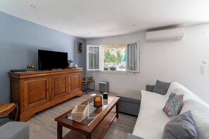 Fernseher, Tischtennisplatte