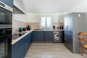 Køleskab, mikrobølgeovn, ovn, kogeplade