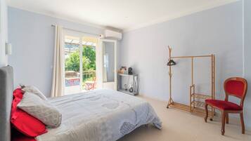 4 soverom, strykejern/-brett, wi-fi (inkludert) og sengetøy