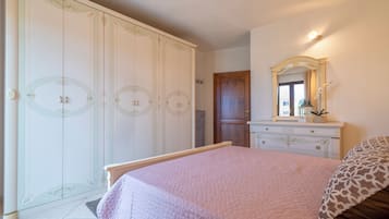 2 bedrooms, bed sheets