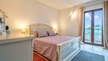 2 bedrooms, bed sheets