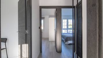 3 slaapkamers, een strijkplank/strijkijzer, gratis wifi, beddengoed