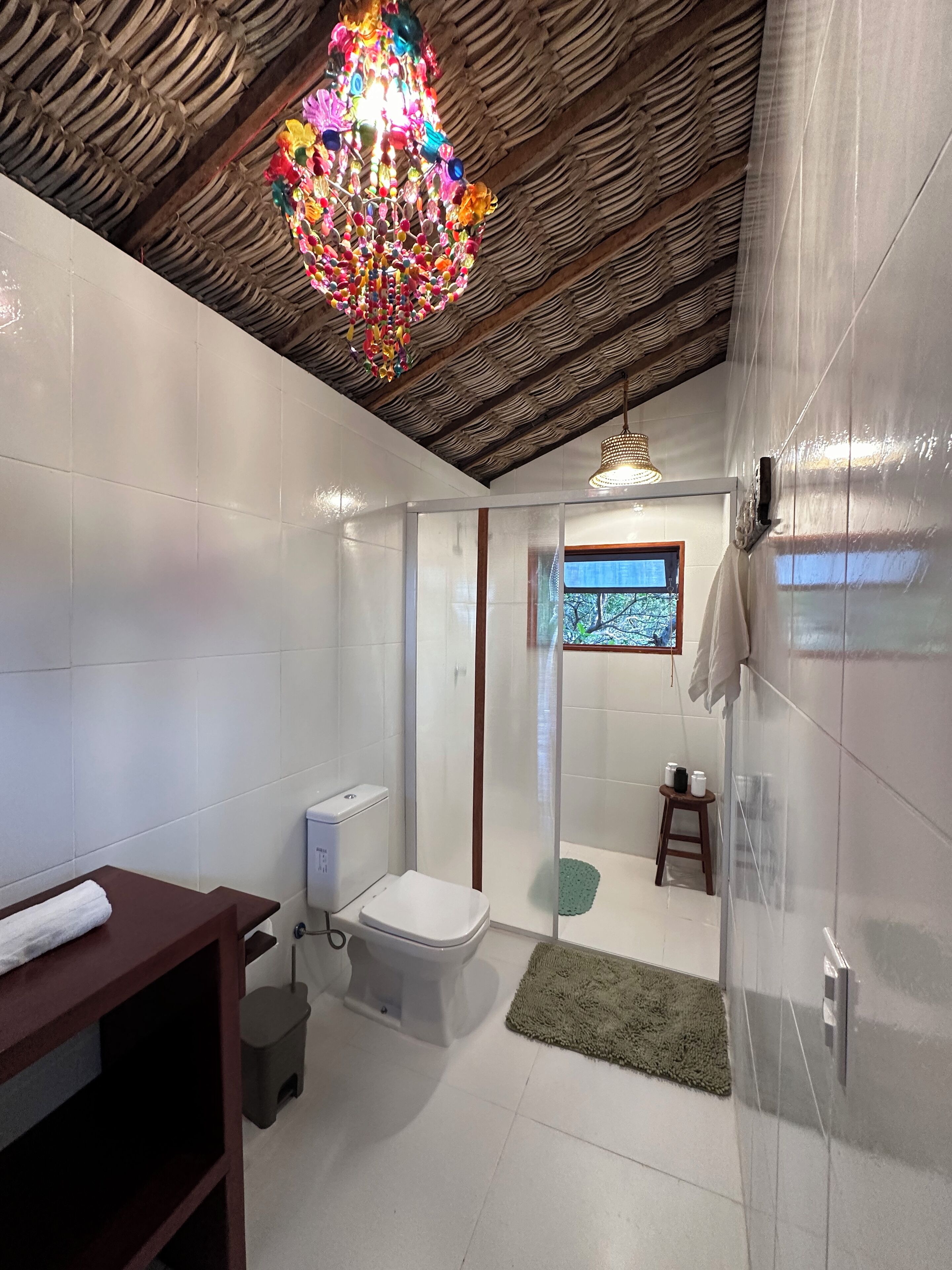 Suíte Argonauta (Treehouse) | Bathroom | Shower, towels, soap, shampoo