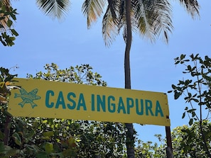 Vista frontal de la propiedad