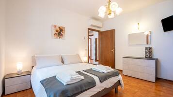 2 Schlafzimmer, Bügeleisen/Bügelbrett, kostenloses WLAN, Bettwäsche