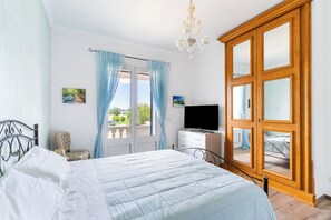 6 bedrooms, iron/ironing board, free WiFi, bed sheets
