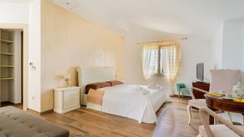 6 quartos, ferros/tábuas de passar roupa, Wi-Fi de cortesia