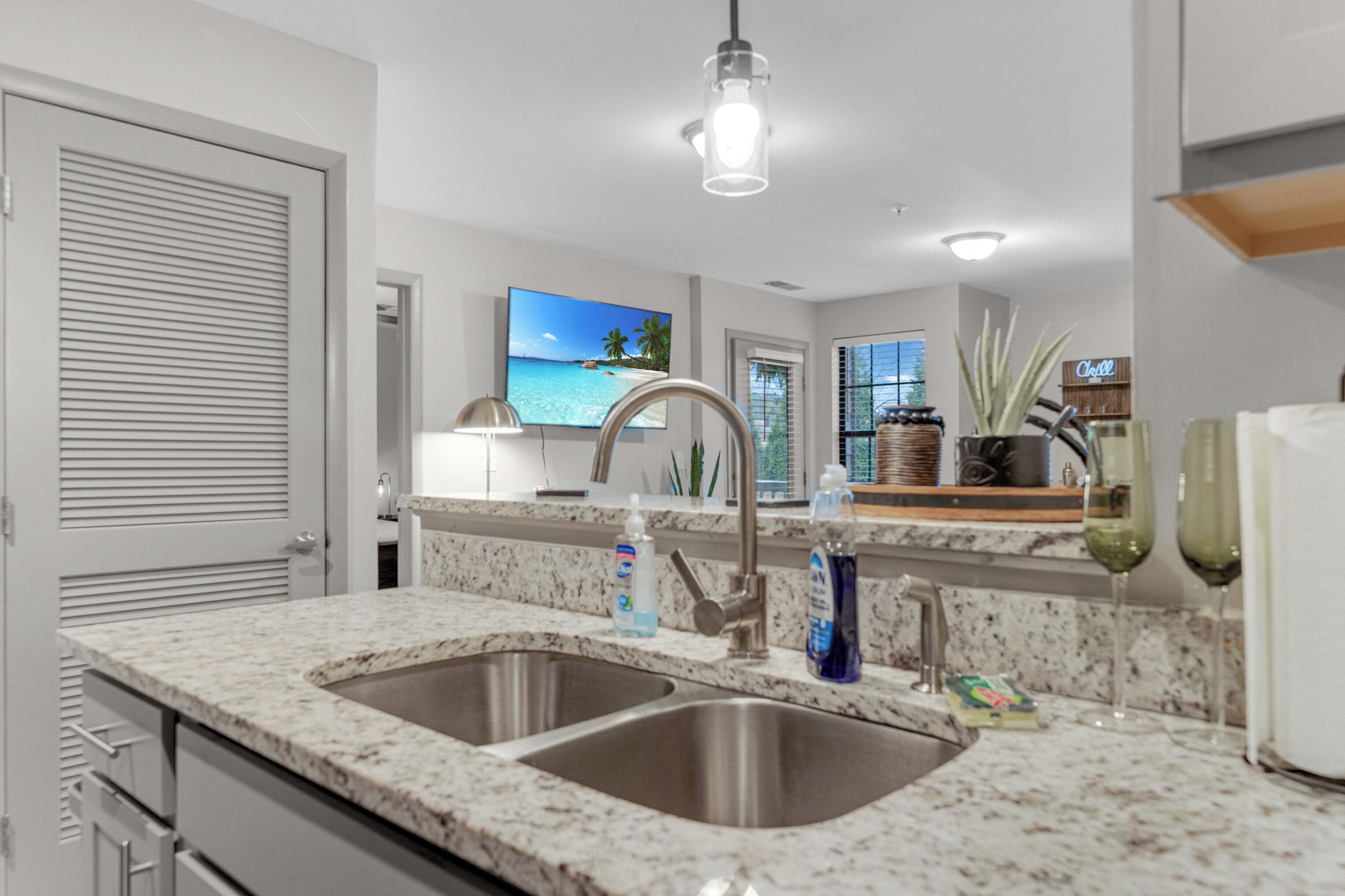 Micro-ondes, four, plaque de cuisson, lave-vaisselle