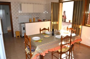 Dining - Holiday Home 'Ll42 Casa Vacanze Ureshii' with Air Conditioning (San Foca)