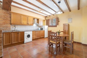 Fridge, microwave, oven, stovetop - Apartment 'Casa Cala' with Mountain View, Shared Pool and Shared Garden (Altura)