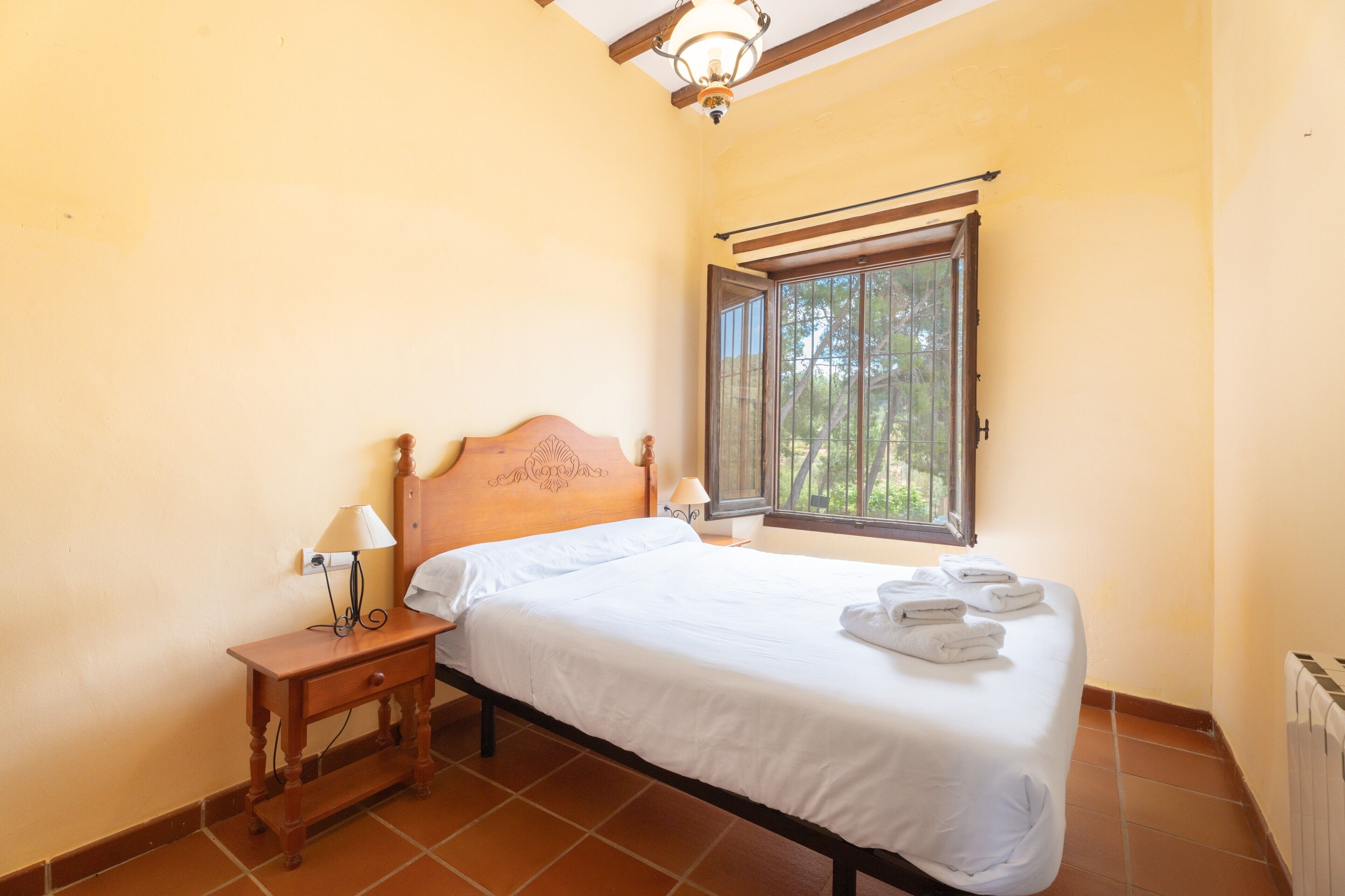 2 bedrooms, bed sheets