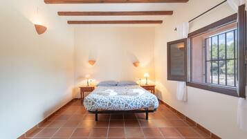 3 bedrooms, bed sheets