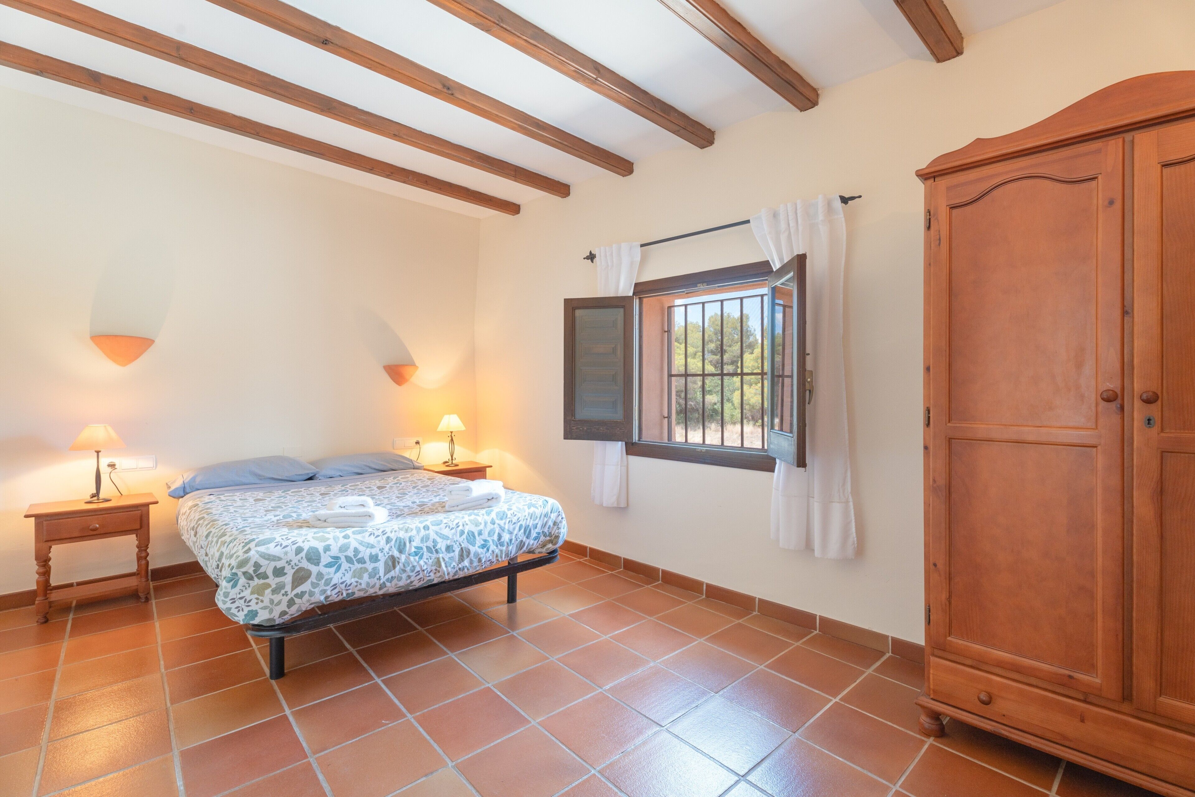 3 bedrooms, bed sheets