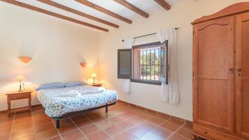 3 bedrooms, bed sheets