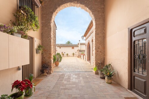 Apartment 'Casa Pablo' with Mountain View, Shared Pool and Shared Garden