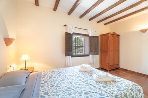 3 bedrooms, bed sheets