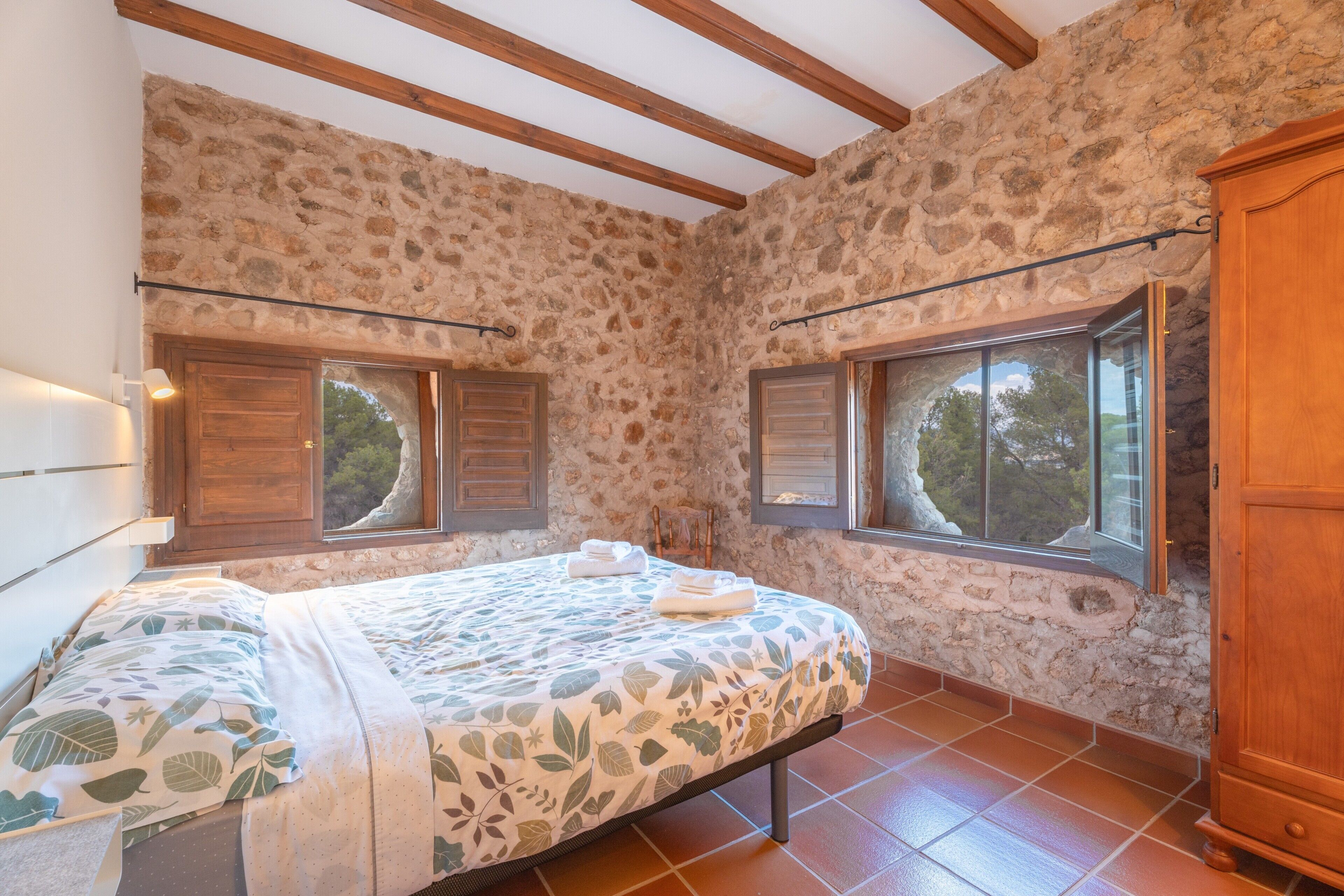 2 bedrooms, bed sheets