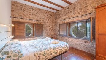 2 bedrooms, bed sheets