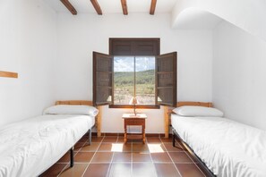 3 bedrooms, bed sheets