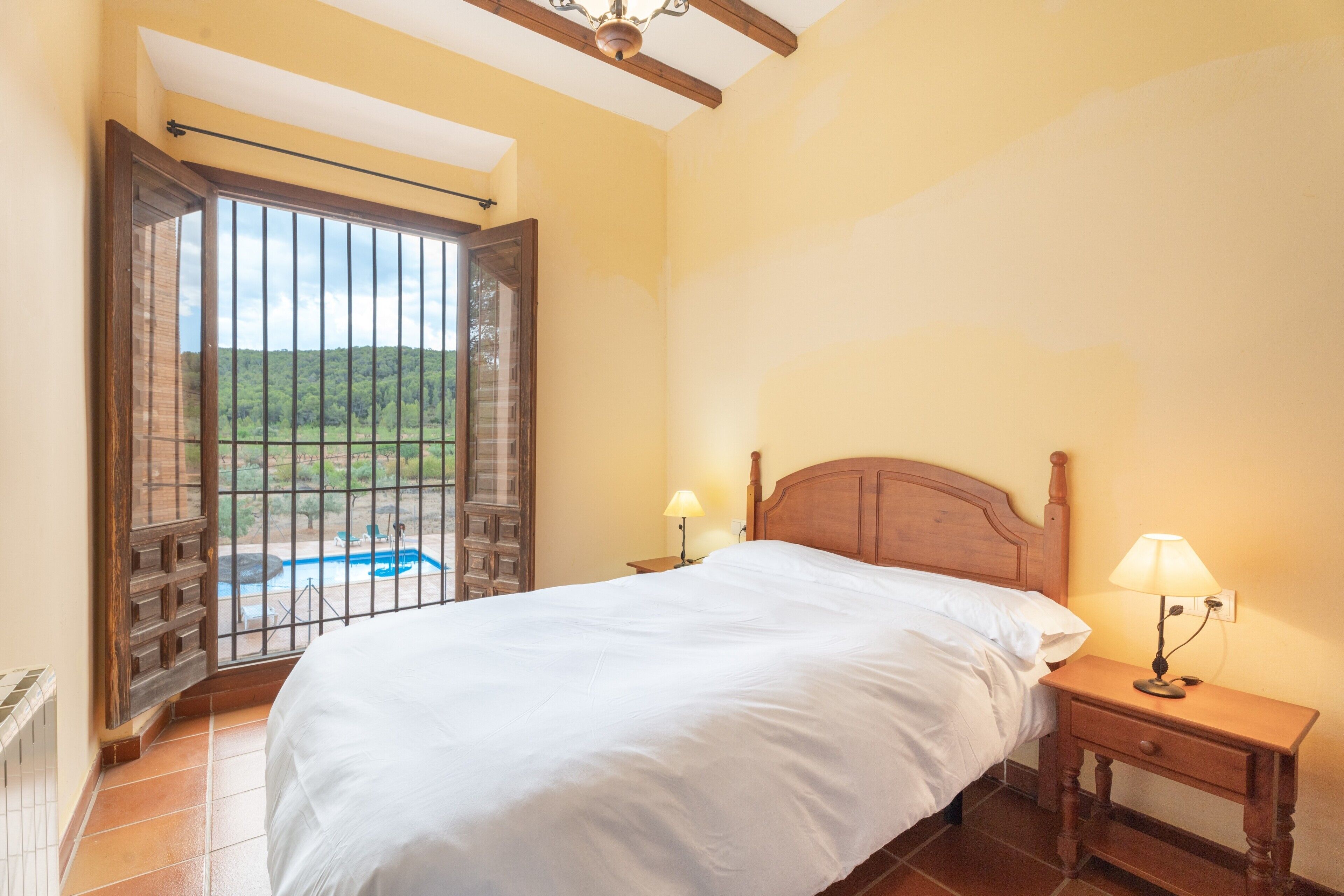 2 bedrooms, bed sheets