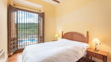 2 bedrooms, bed sheets