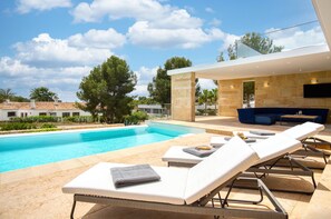 حمام سباحة