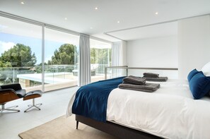 4 عدّة غرف نوم ومكواة/لوح كي وواي فاي مجانًا وملاءات أسرّة