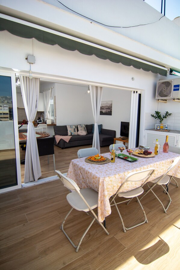 Outdoor dining