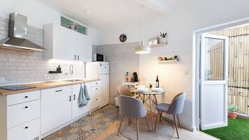 Fridge, microwave, stovetop, coffee/tea maker