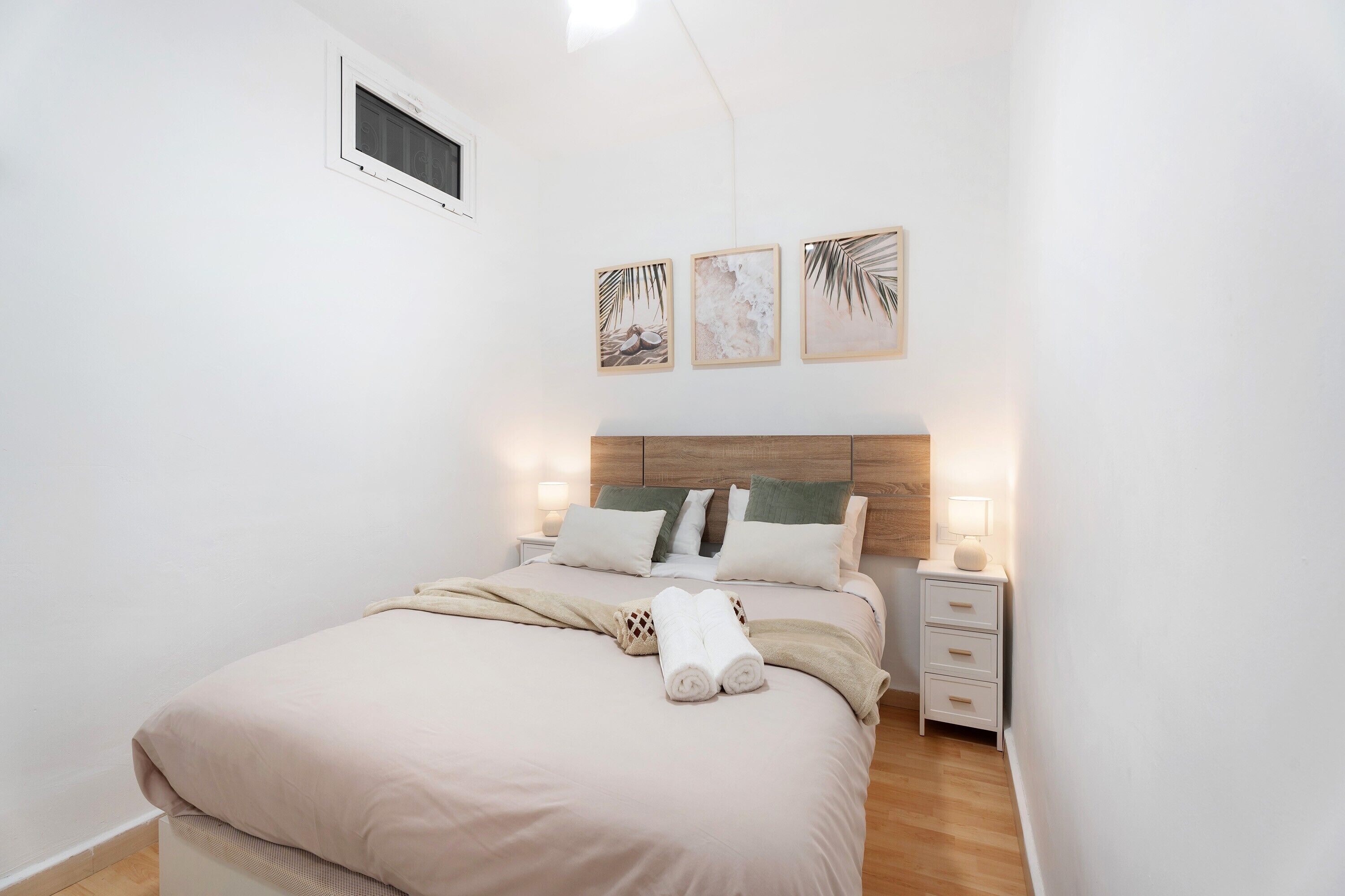 1 室のベッドルーム、アイロン / アイロン台、WiFi (無料)、  ベッドシーツ