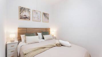 1 slaapkamer, een strijkplank/strijkijzer, gratis wifi, beddengoed