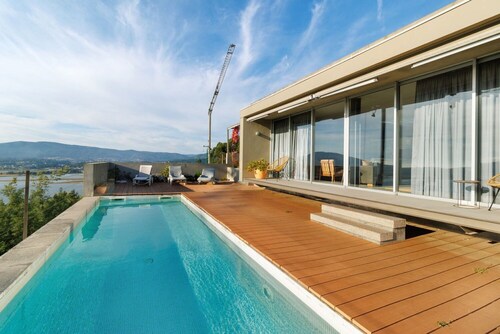 Holiday Home 'Casa Da Quinta Dos Moinhos' with Sea View, Wi-Fi and Air Conditioning