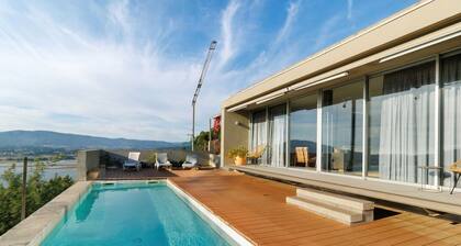 Holiday Home 'Casa Da Quinta Dos Moinhos' with Sea View, Wi-Fi and Air Conditioning