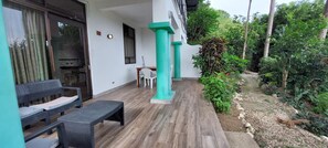 Outdoor dining - acogedor apartamento a pocos metros del mar y el pueblo.
¡mascota amigable! (Sámara)