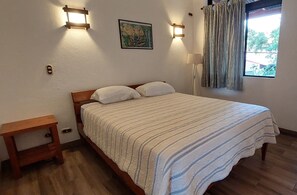 1 bedroom, desk, WiFi, bed sheets - acogedor apartamento a pocos metros del mar y el pueblo.
¡mascota amigable! (Sámara)