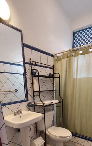 Doccia, set di cortesia gratuito, asciugamani, sapone