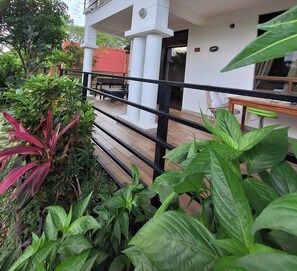 Terrace/patio - acogedor apartamento a pocos metros del mar y el pueblo.
¡mascota amigable! (Sámara)