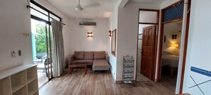 Living area - acogedor apartamento a pocos metros del mar y el pueblo.
¡mascota amigable! (Sámara)