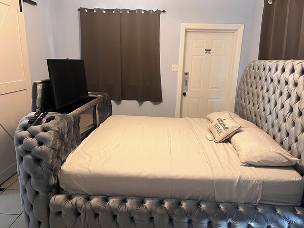 2 bedrooms, iron/ironing board, free WiFi, bed sheets - Enjoy a comfortable stay in our clean and accurate listing. 5 min from Busch G. (Tampa)