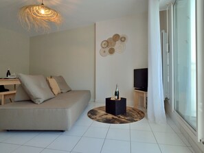 TV - Les Voiles de La Baule by Interhome (La Baule)