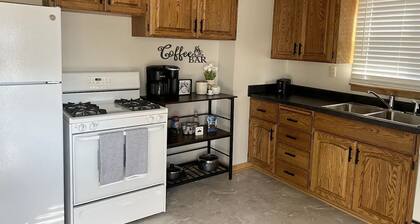 King & 2 Queen Beds, Centrally Located 15 Minutes from Anywhere in Des Moines