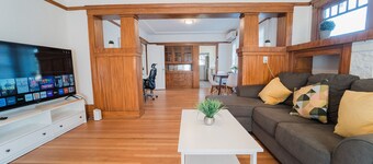 425A- Upper 2B1B Unit Gated Parking near Bart & FW, shops and restaurants