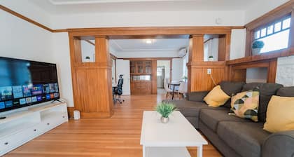 425A- Upper 2B1B Unit Gated Parking near Bart & FW, shops and restaurants